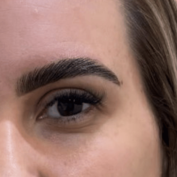 Antes e depois brow lamination